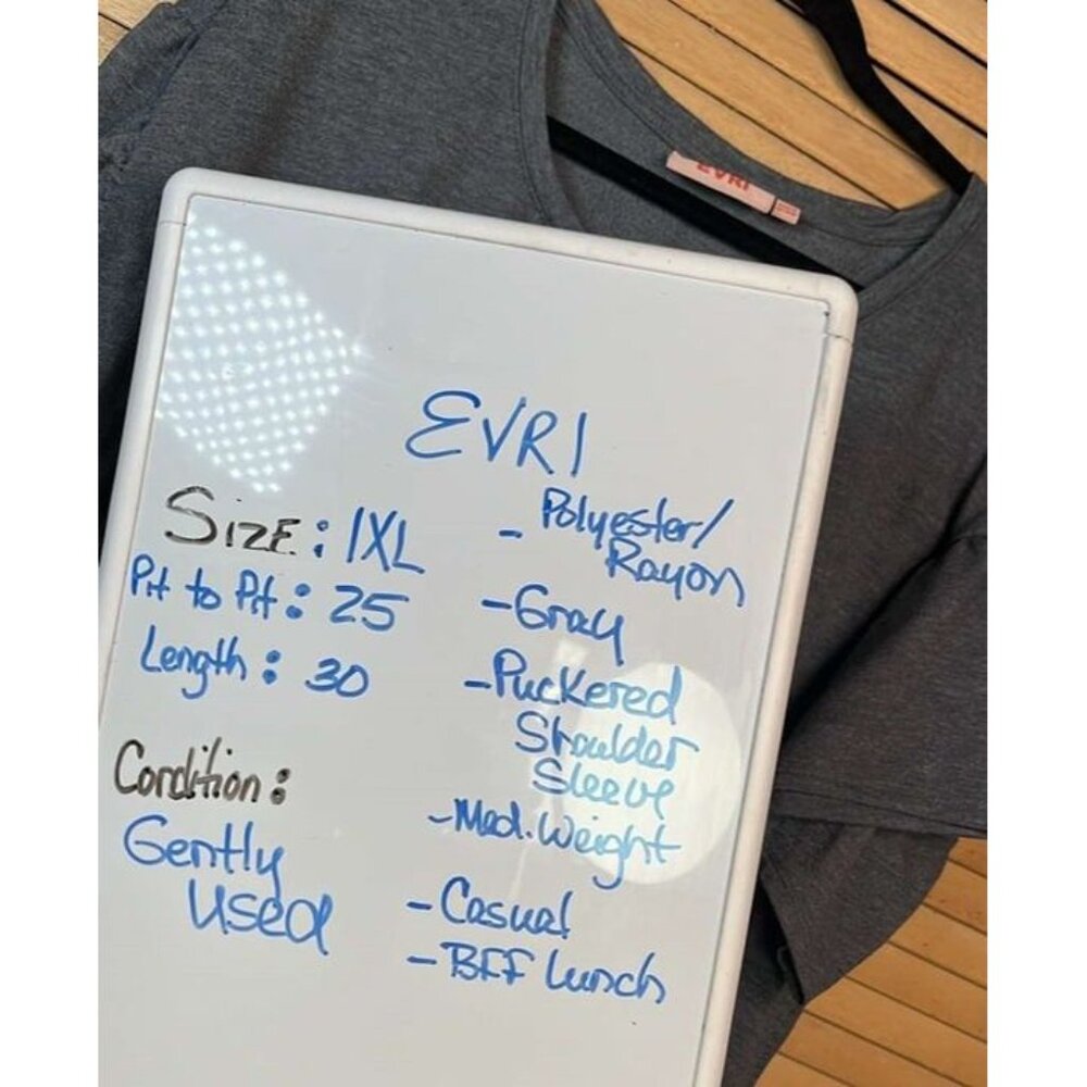 EVRI‎ Short Puckered Sleeve Top - Picture 2 of 7